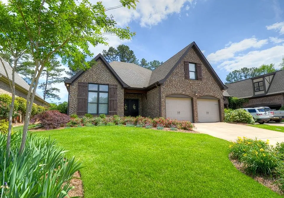 2225 Barkley Crest Ln