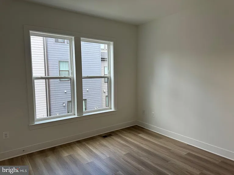 831 King Farm — Photo 24