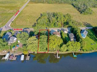 7914 Fox River Rd, Waterford, WI 53185