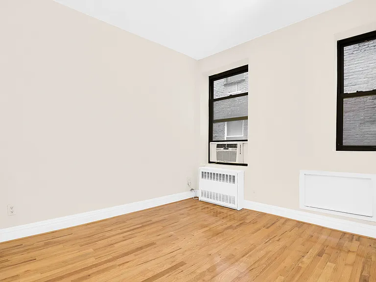 226 E 25th St #5C — Photo 4