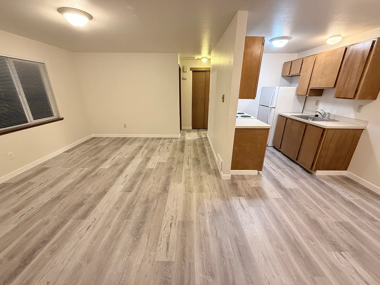 Manor Apartments — Photo 3