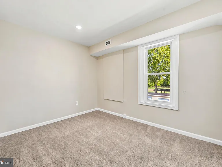 1015 McClenahan Ter — Photo 13