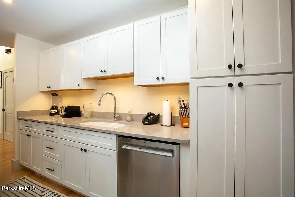 3 bed, $4,500 — Photo 4