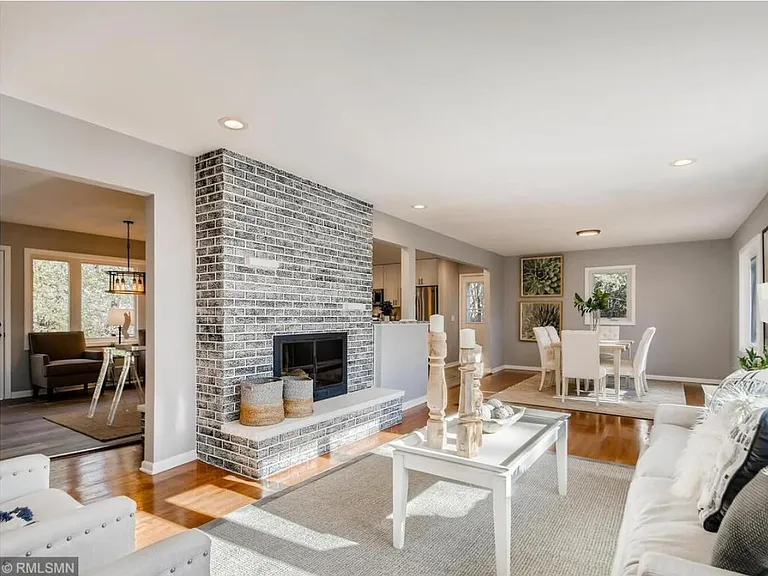 14104 Knollway Dr N — Photo 5