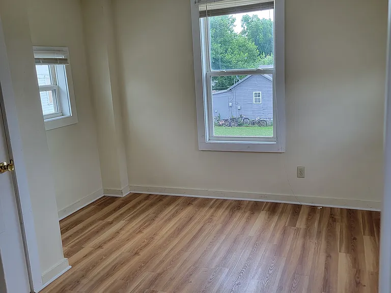 314 N Elm St — Photo 9