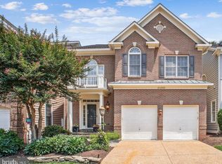 20268 Island View Ct, Sterling, VA 20165