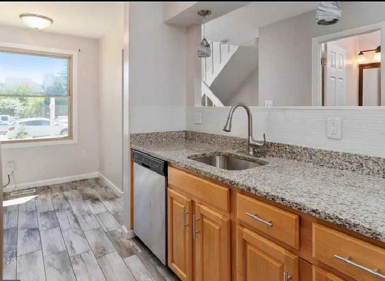 22 Helmsman Ct — Photo 5