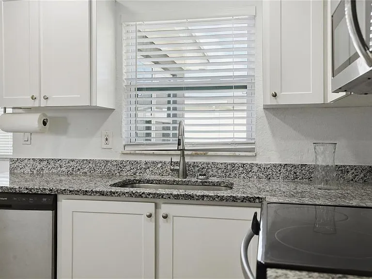 3301 Rosefield Dr — Photo 9