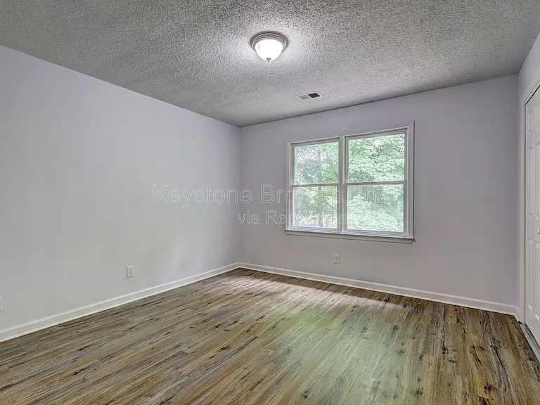 212 Clarkdell Dr — Photo 9