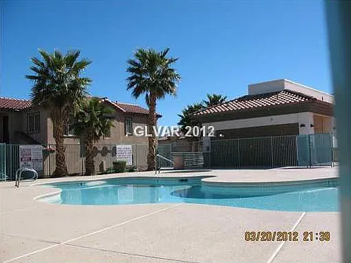 1092 Paradise Coach Dr #1 — Photo 4