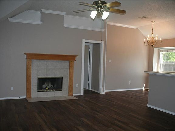 3rd image of 509 Fairhaven Ct