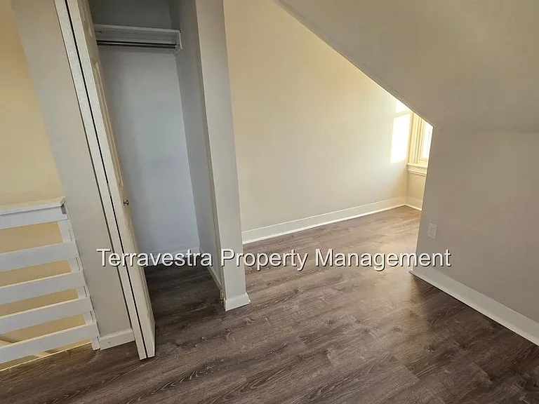 321-323 South 5th Street — Photo 28