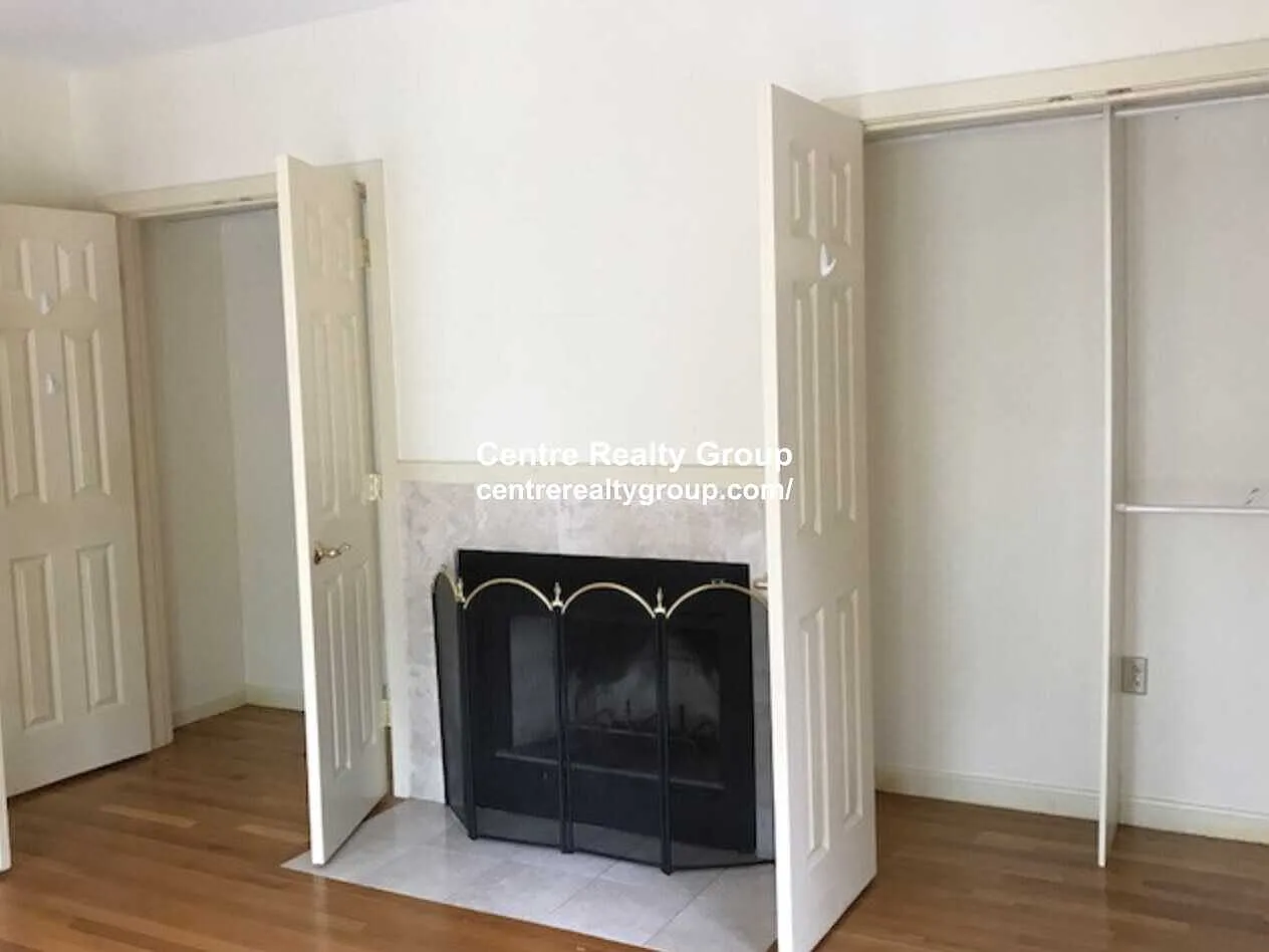 3 bed, 2.5 bath, $4,500 — Photo 2