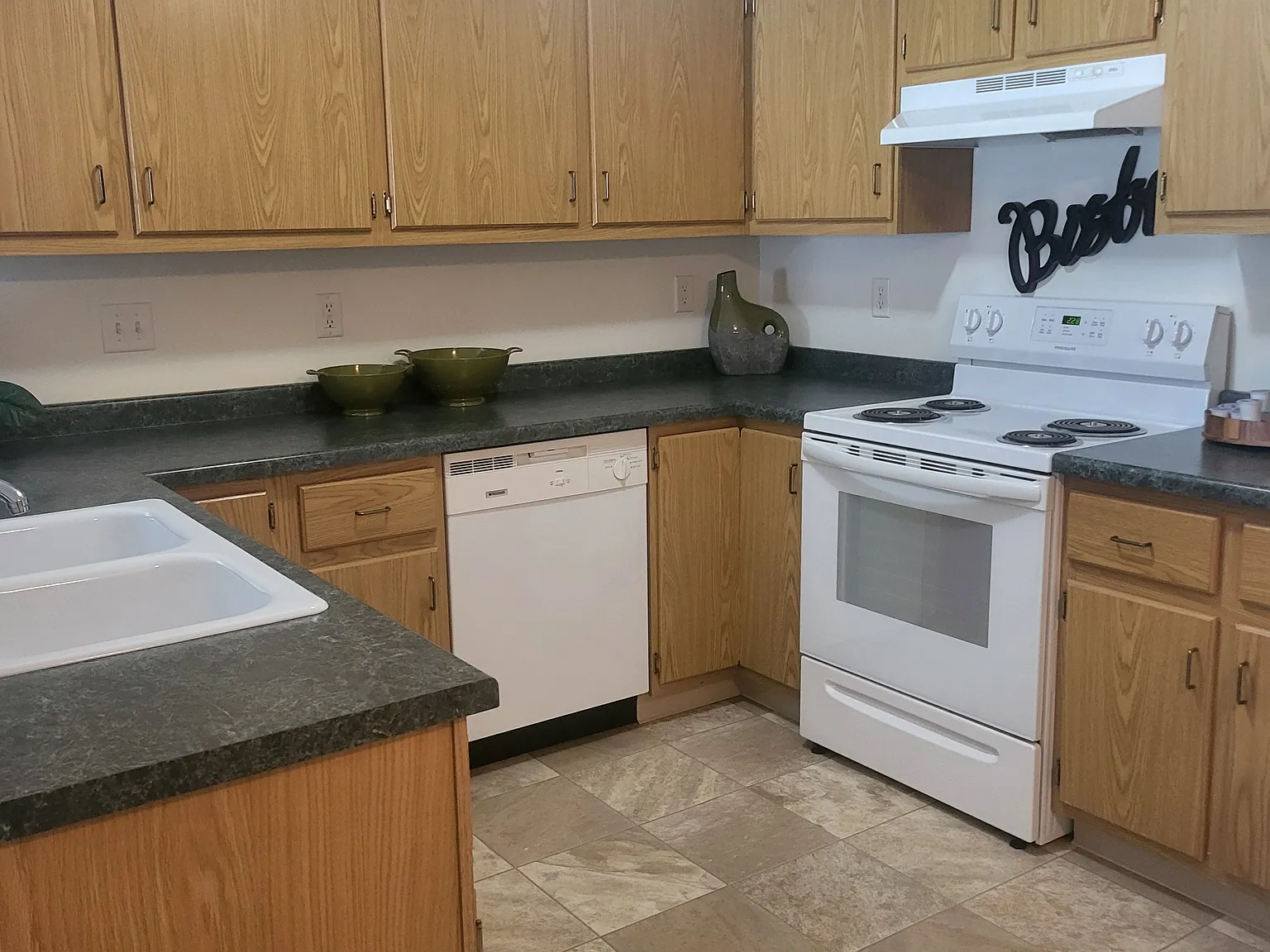 2 bed, 1100 sqft, $1,240 — Photo 4