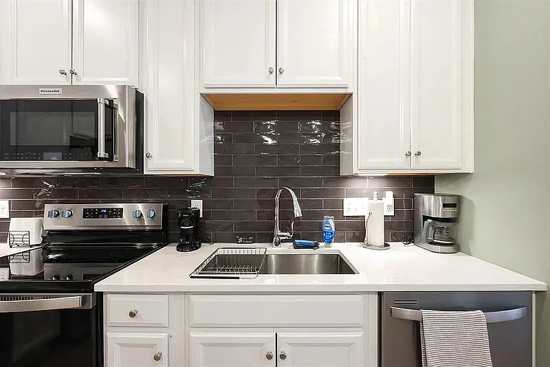 1 bed, 1.0 bath, 1030 sqft, $1,820 — Photo 2