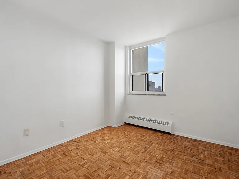 250 Frederick St — Photo 11