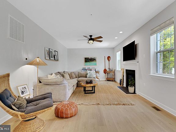 4th image of 14720 Locust Ct