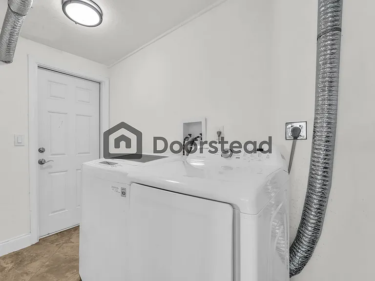 1837 NE 48th Ct — Photo 35