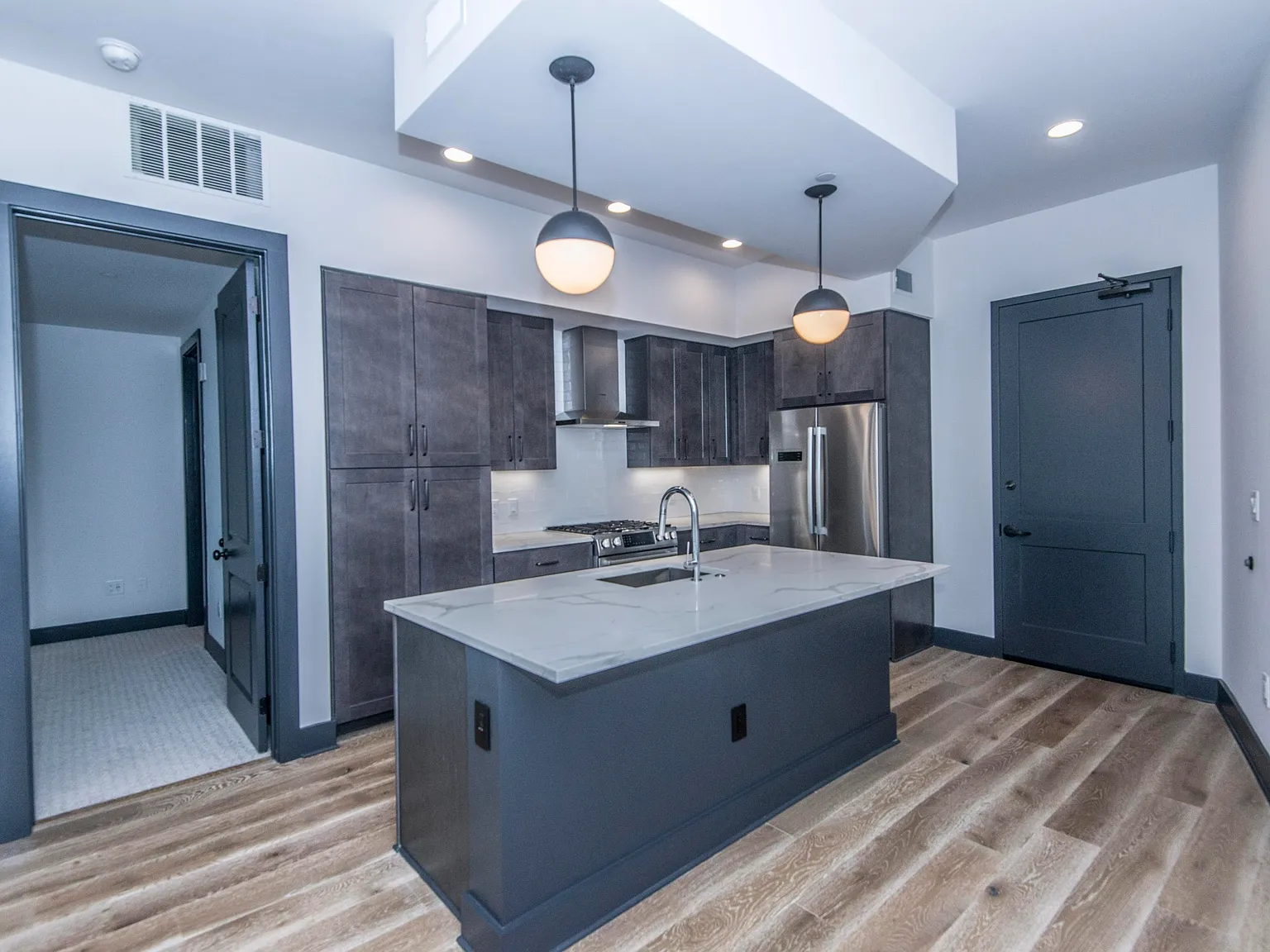 1 bed, 1.0 bath, 719 sqft, $3,500 — Photo 3