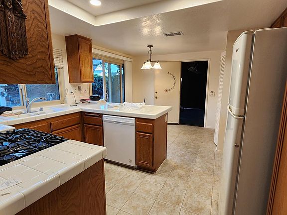 Kitchen and breakfast nook