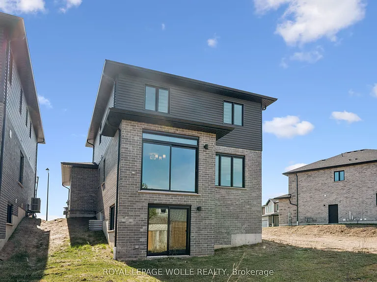 40 Moon Cres — Photo 28