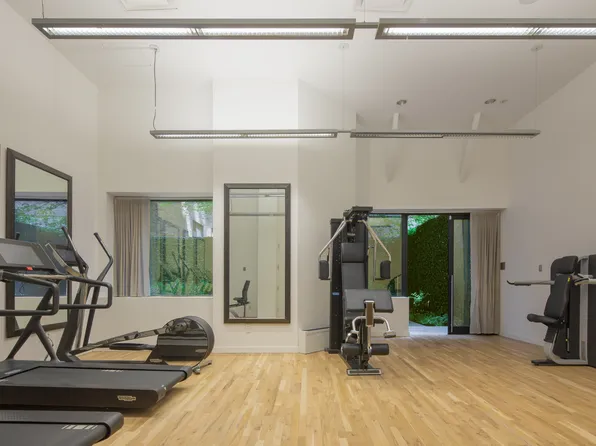 234 East 46th Street 1505 image 14 of 15