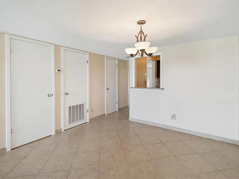 44 Clubhouse Dr #105 — Photo 8