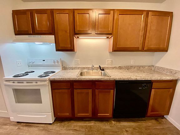 3rd image of 514 Emmet St #14