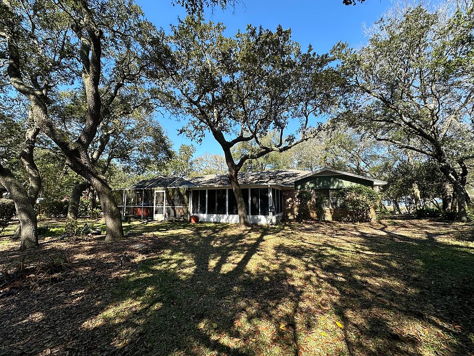 1st image of 260 Yacht Club Dr