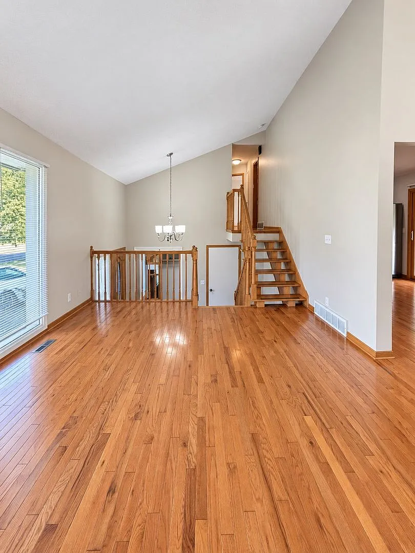 More Space, More Comfort! Welcome Home to La Vista! — Photo 2