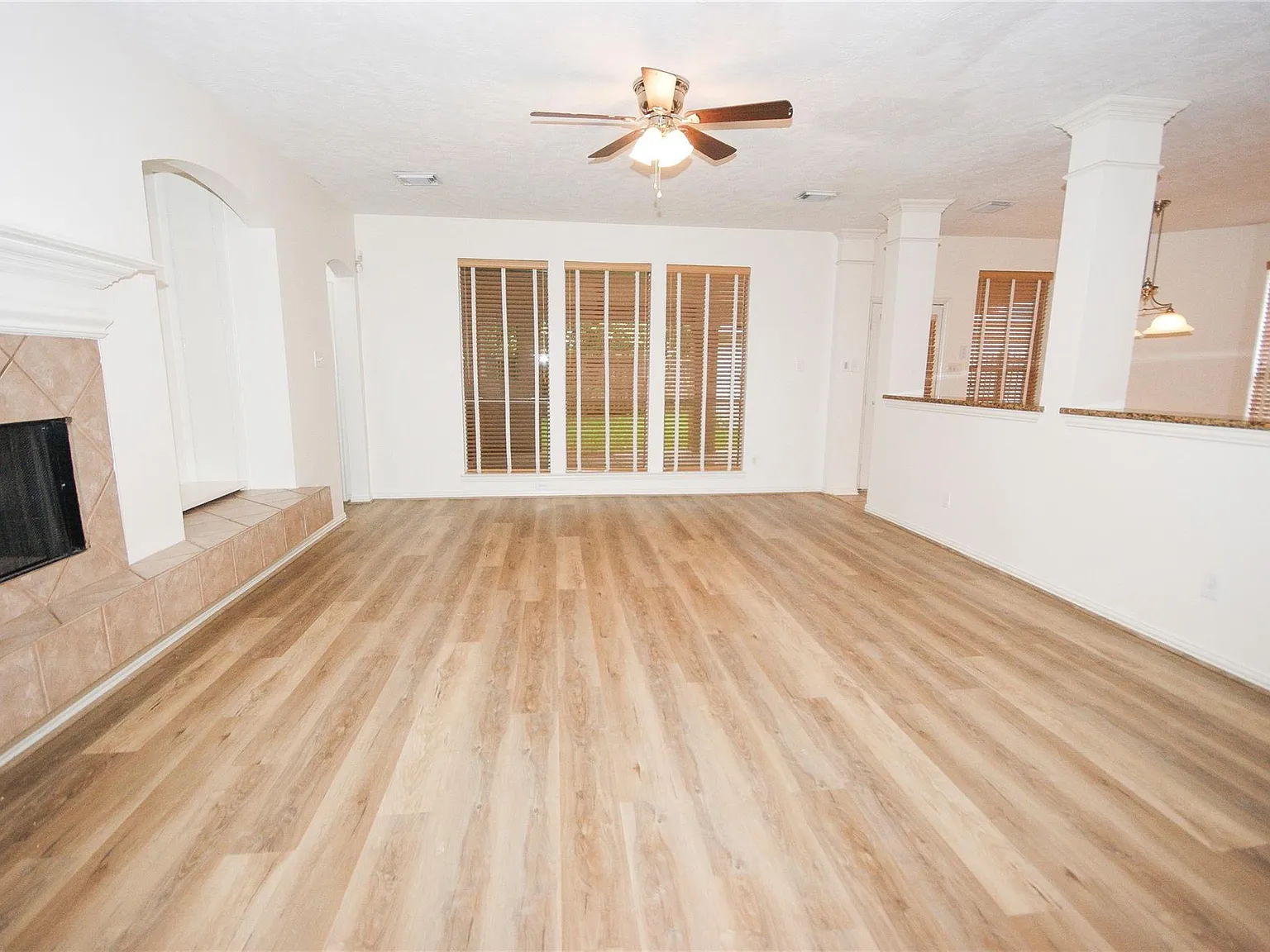 5 bed, 4.0 bath, 3389 sqft, $3,200 — Photo 2