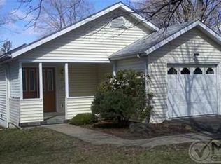 29 N Manheim Blvd, New Paltz, NY 12561