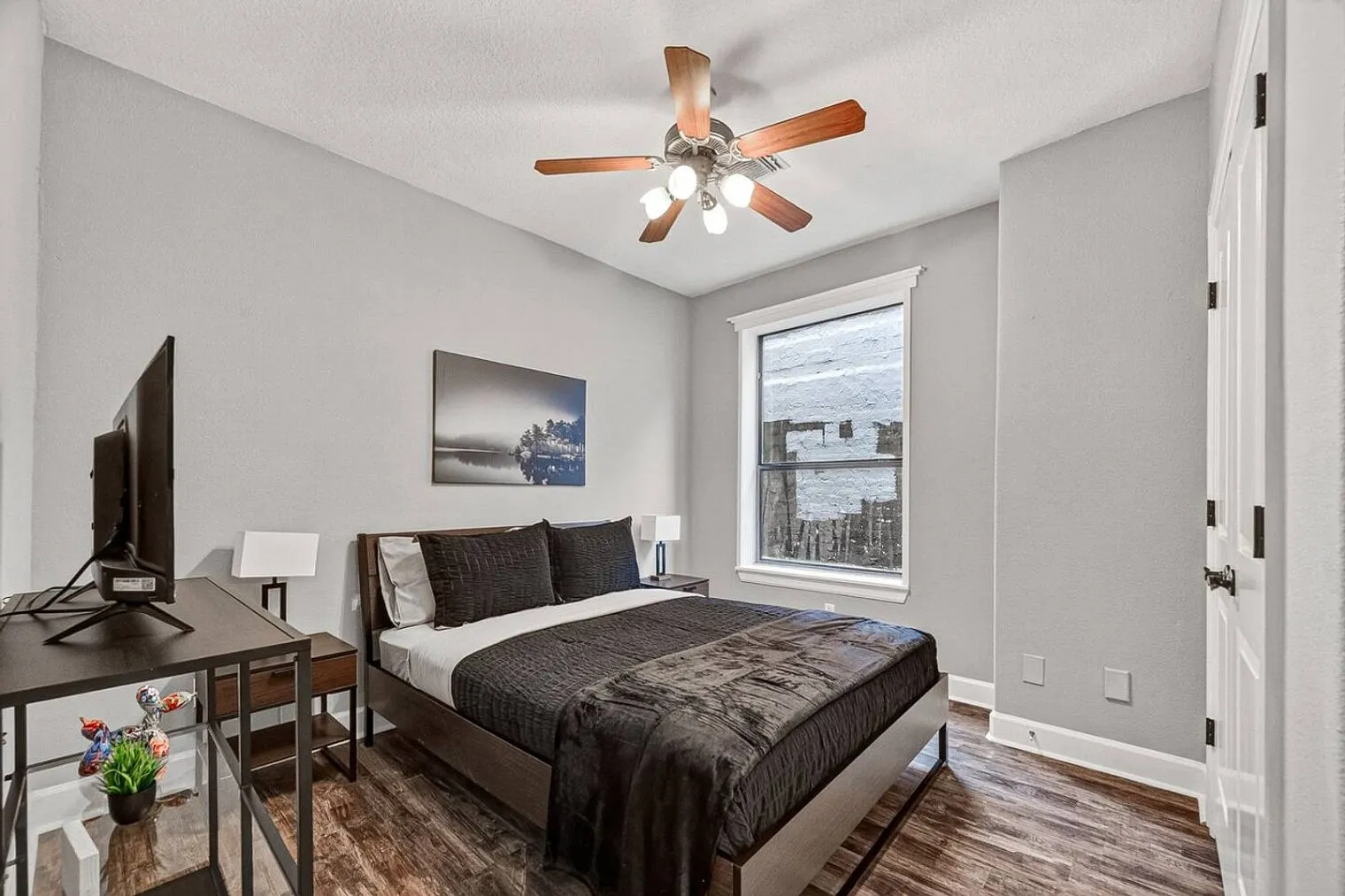 2 bed, 2.0 bath, 1819 sqft, $4,571 — Photo 3
