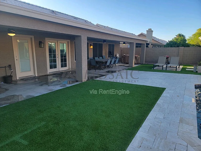 411 N Leoma Ln — Photo 8