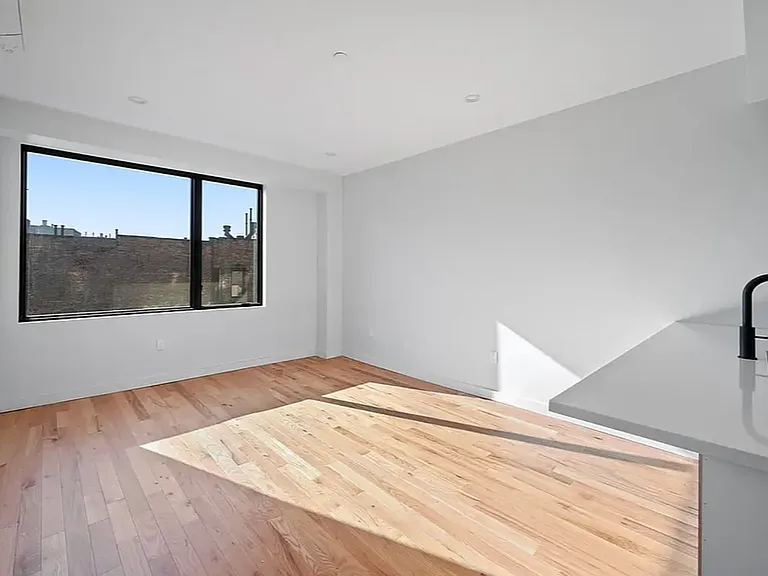 1950 Amsterdam Ave #2B — Photo 5