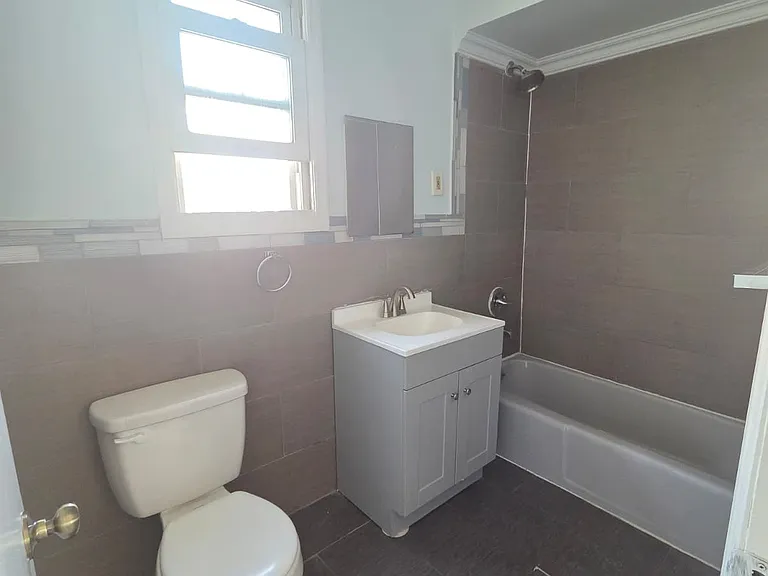 389 Avenue E #3 — Photo 16