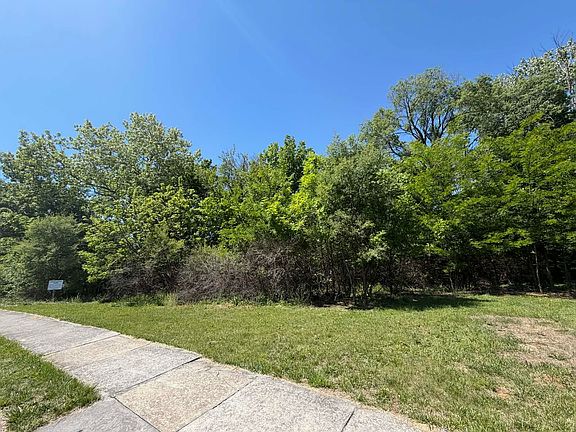 2nd image of 945 Drake Ln