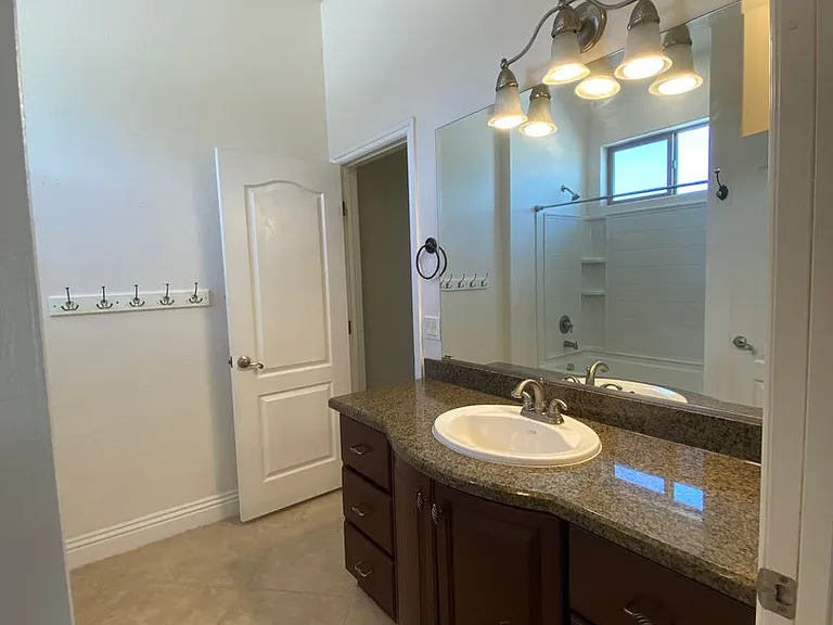 3611 Oakleaf Ave — Photo 27