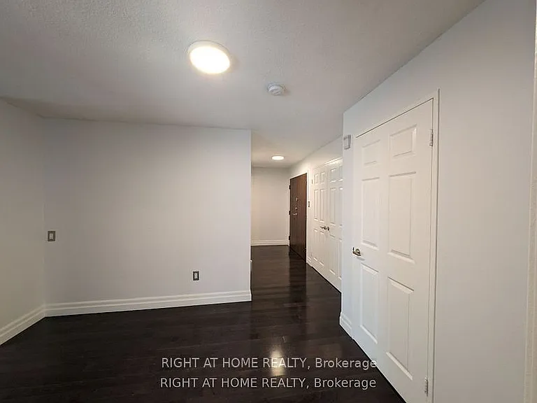 280 Simcoe St #807 — Photo 20