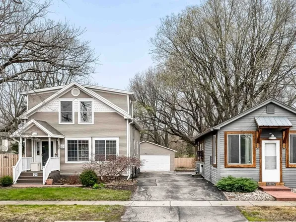 1207 Bunn St, Bloomington, IL 61701