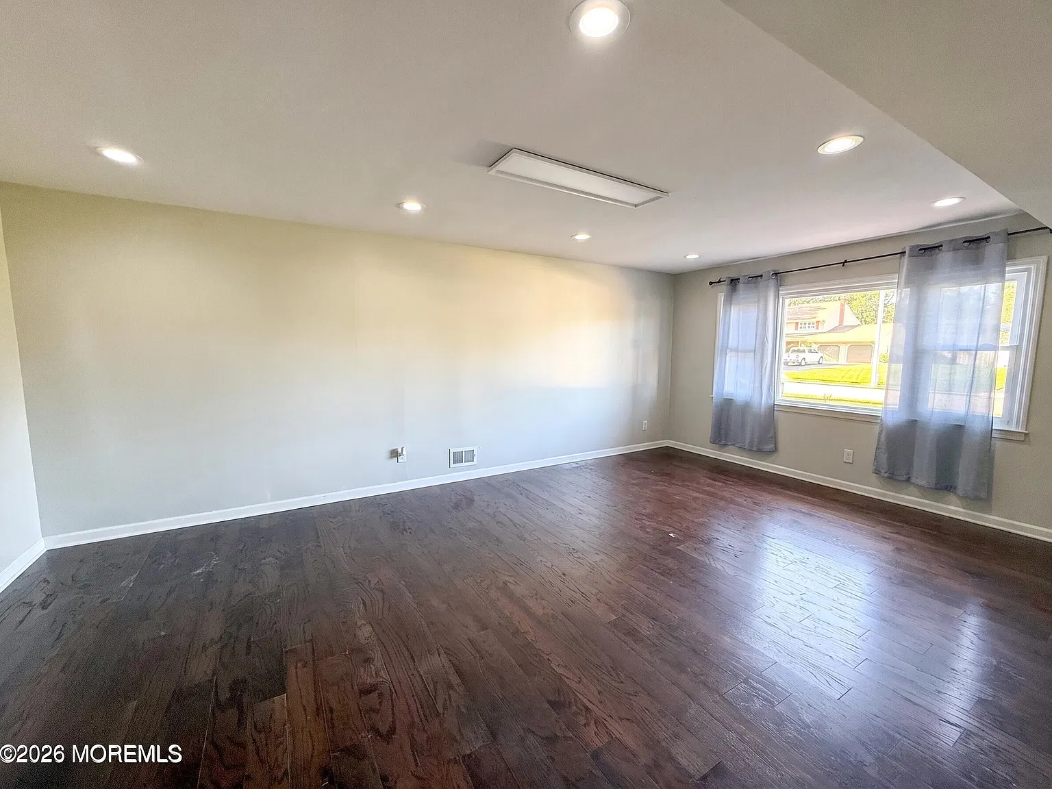 4 bed, 3.5 bath, 2851 sqft, $4,000 — Photo 3