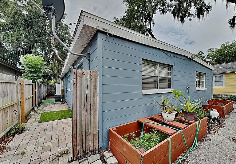 313 S Lawsona Blvd — Photo 21
