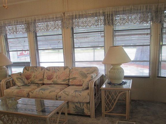 5th image of 926 Weeping Willow Ave