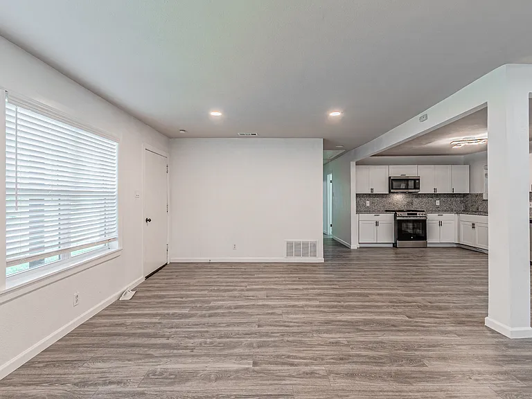721 Bowman St — Photo 4