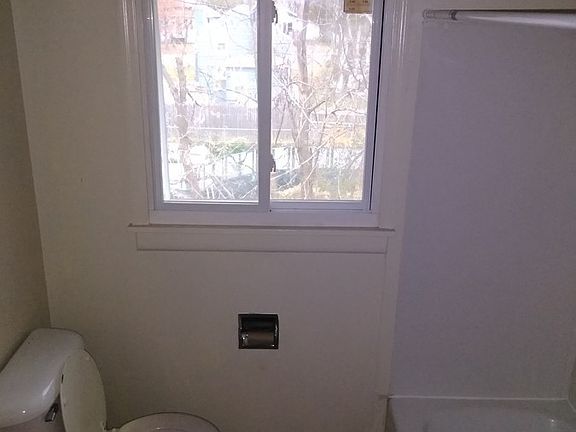 5th image of 142 Orlando Ave APT 1
