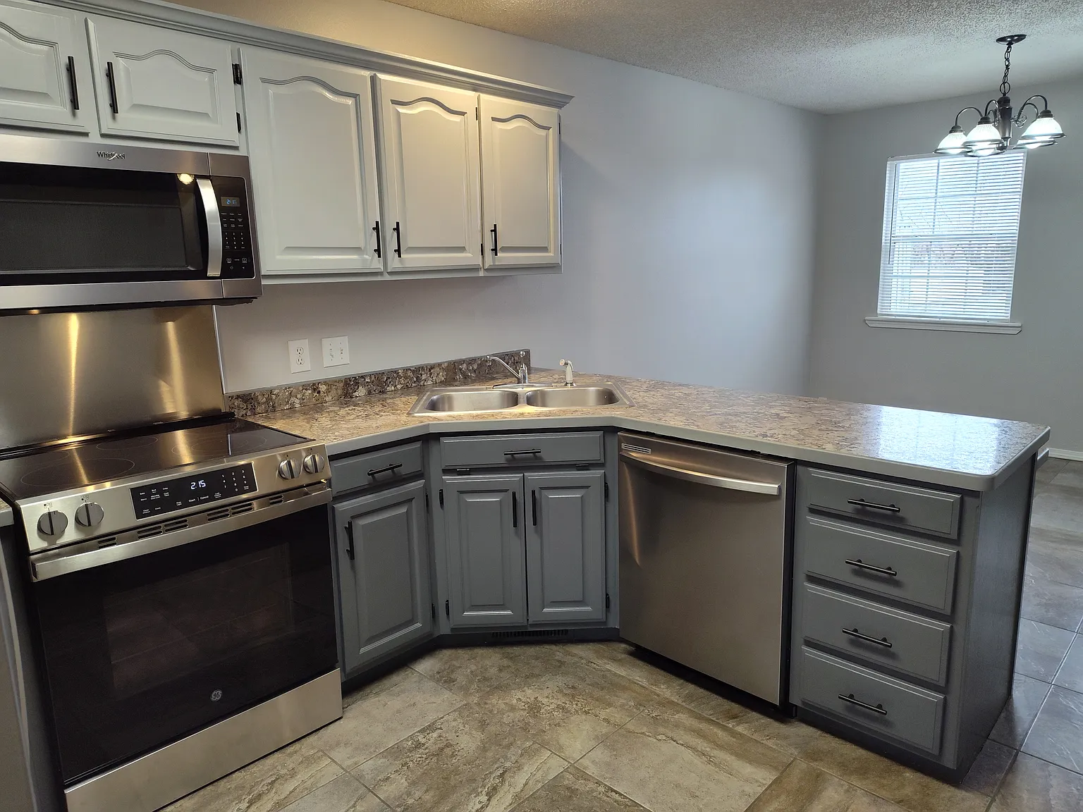 1700 Redbird Dr — Photo 1