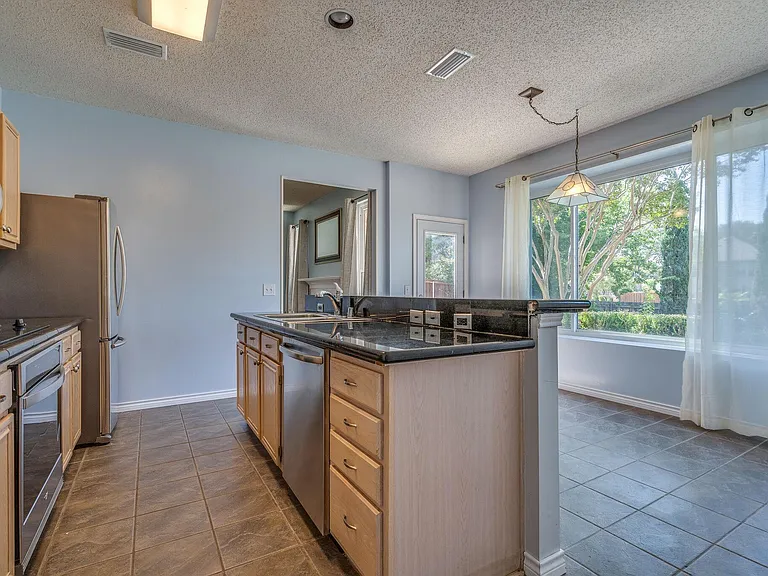 1605 Highdale Ct — Photo 26
