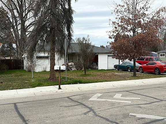 3rd image of 4716 W Clark St