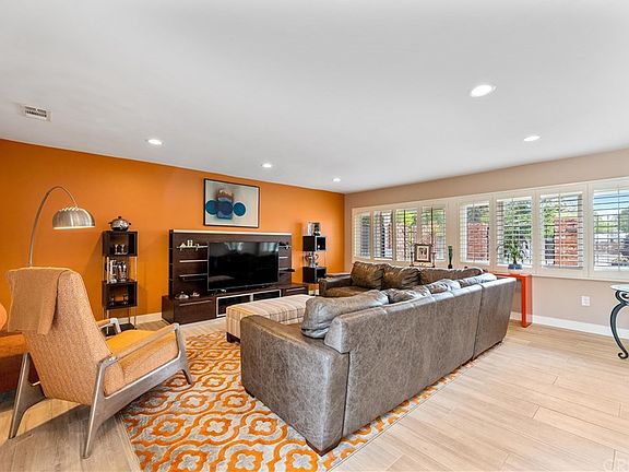 4th image of 5643 Sunnyslope Ave