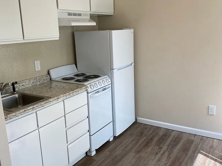 First Hill Apartments — Photo 14